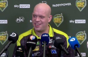 Michael van Gerwen critica rival ‘merda’ após derrota no Campeonato Mundial: ‘Hora de se aposentar’