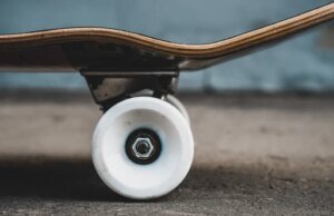 Todo mundo está maravilhado com este vídeo de cair o queixo, estrelado por um prodígio do skate