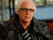 Chevy Chase teve ‘Meltdown’ no set de ‘Community’ depois que o incidente com N-Word se tornou público e disse ‘Minha carreira está arruinada’, Diretor de Reivindicações; A tripulação cantou ‘F— You, Chevy!’ na festa de encerramento