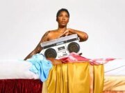 A superestrela do Afrobeats Tiwa Savage em seu novo álbum de R&B ‘This One Is Personal’ e o impacto de ser apresentada em ‘Lion King’ de Beyoncé