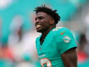 O banco de Tua Tagovailoa provoca resposta enigmática de Tyreek Hill