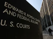 Juiz rejeita processo criminal contra streamer do TikTok mantido em detenção de imigração