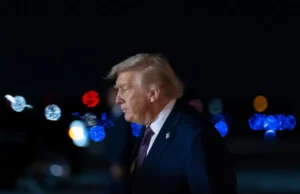 O volumoso lançamento de novo documento de Epstein inclui várias menções a Trump, mas poucas notícias reveladoras