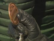 Centenas comparecem ao funeral por centavo descontinuado no Lincoln Memorial