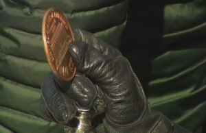 Centenas comparecem ao funeral por centavo descontinuado no Lincoln Memorial