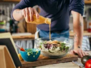 Milhares de galões de molho para salada recolhidos devido a preocupações com contaminação