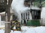 1 morto e 3 feridos enquanto incêndio destrói casa no bairro de Lord Roberts
