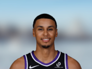 Keegan Murray será reavaliado em uma semana com distensão na panturrilha