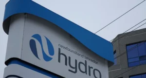 ‘É realmente assustador’: milhares de pessoas em Newfoundland permanecem sem energia após tempestade de vento