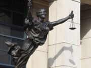 Juiz do Alabama anula sentença de mulher condenada por natimorto de seu bebê