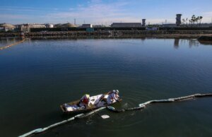 A petrolífera levou mais de 3 horas para impedir o maior derramamento de óleo na Califórnia em décadas