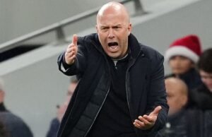 Micky van de Ven enfrenta Alexander Isak ‘imprudente’ – técnico do Liverpool, Arne Slot