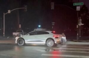 Robotaxis Waymo param nas ruas durante queda de energia em São Francisco