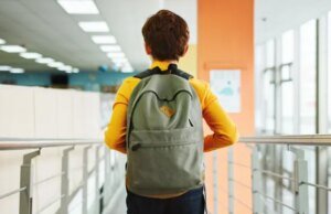 Os distritos escolares estão mantendo os pais no escuro sobre a transição social