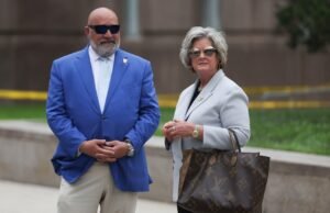 FBI investiga suposto esforço para se passar pela Chefe de Gabinete da Casa Branca, Susie Wiles