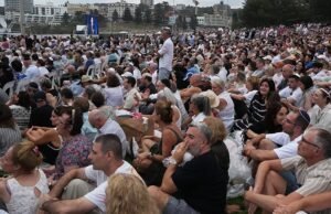 Australianos se unem para homenagear ataque em massa de Bondi em festival judaico