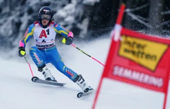 A campeã olímpica Sara Hector lidera a Copa do Mundo GS após a primeira corrida. Mikaela Shiffrin fica em 8º.