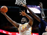 Gillespie marca 21 pontos para liderar a derrota do número 19 do Tennessee sobre o estado da Carolina do Sul por 105-54