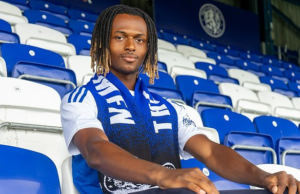 Ethan McLeod morto aos 21 anos: jogador de futebol de Macclesfield morto em acidente na rodovia