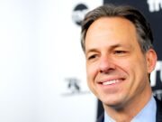 Jake Tapper queima Bill O’Reilly até virar cinzas e lembra que ele foi “humilhado na frente do mundo”