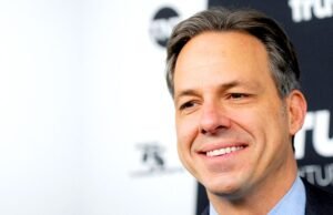 Jake Tapper queima Bill O’Reilly até virar cinzas e lembra que ele foi “humilhado na frente do mundo”