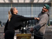 Ao vivo: Kyrgios enfrenta Sabalenka na polêmica partida de tênis da Batalha dos Sexos