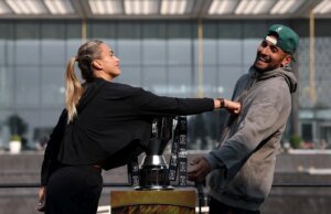 Ao vivo: Kyrgios enfrenta Sabalenka na polêmica partida de tênis da Batalha dos Sexos