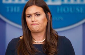 Sarah Huckabee Sanders tropeça ao tentar distorcer a hipocrisia terrorista de Trump