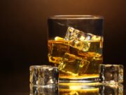 Restaurante vai cobrar por cubos de gelo “artesanais”