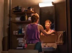 Crítica da Broadway de ‘Bug’: uma fascinante Carrie Coon corta até os ossos na fantasia paranóica de Tracy Letts