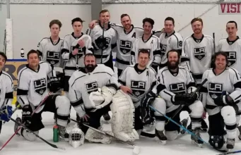 Sunshine Coast, BC, homem sofre lesão na coluna durante jogo de hóquei não competitivo