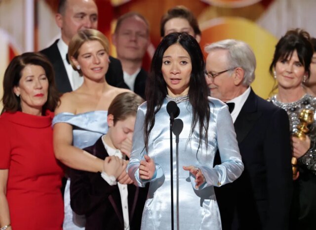 Chloe-Zhao-Golden-Globes.jpg