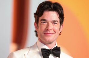 John Mulaney adia shows em Minneapolis após tiroteio no ICE: ‘A situação é tão insegura’