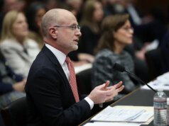 Na audiência na Câmara, o presidente da FCC continua a defender a autoridade para fazer cumprir o “padrão de interesse público” – seja lá o que for (análise)