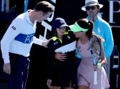 Zeynep Sonmez saudou um herói depois de correr para ajudar a garota desmaiada no Aberto da Austrália