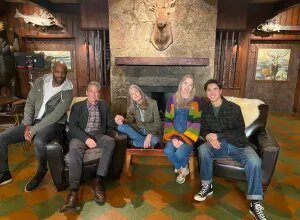 ‘Virgin River’ ganha data de estreia da 7ª temporada e foto inicial com novo personagem misterioso