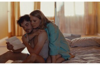 ‘Twice Over’: imagem inicial de Mia Wasikowska e Charlie Heaton no Rom-Com australiano