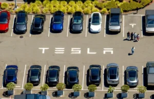 Família culpa o recurso ‘Autosteer’ da Tesla por desviar o carro na direção de um caminhão que se aproximava após a morte de quatro parentes: processo