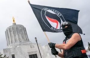 Os liberais acham que a Antifa não é real. Mas é – e sabe como vencer.
