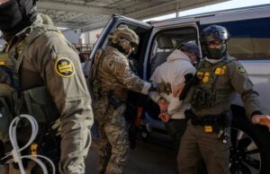 Proposta Destrutiva de Deportação dos Democratas