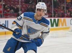 Logan Mailloux assina um novo pacto com os Blues