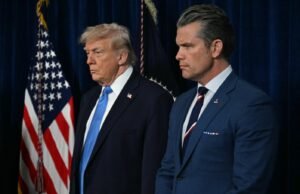 Pete Hegseth move-se contra o senador Mark Kelly