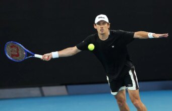 Ao vivo: De Minaur começa contra o perdedor sortudo enquanto nove australianos jogam o segundo dia no Aus Open