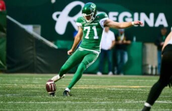 Saskatchewan Roughriders traz de volta o chutador Michael Hughes