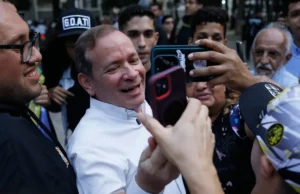 O líder da oposição venezuelana Machado diz que um aliado próximo foi sequestrado horas após ser libertado da prisão