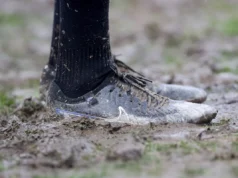 🙈 Pior que a liga de domingo: clube do PL preso na lama
