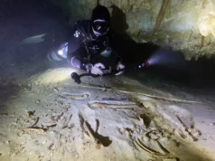 Um esqueleto pré-histórico encontrado nas profundezas de uma caverna mexicana inundada provavelmente foi colocado lá em um ritual