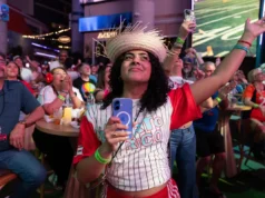 Porto Rico para por 13 minutos para aplaudir a história e aproveitar o brilho de Bad Bunny