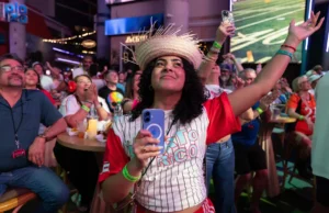 Porto Rico para por 13 minutos para aplaudir a história e aproveitar o brilho de Bad Bunny