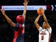 Edwards e Okot lideram o 3º lugar da Carolina do Sul, derrotando por 85-48 o 17º Ole Miss e dividindo o título da SEC